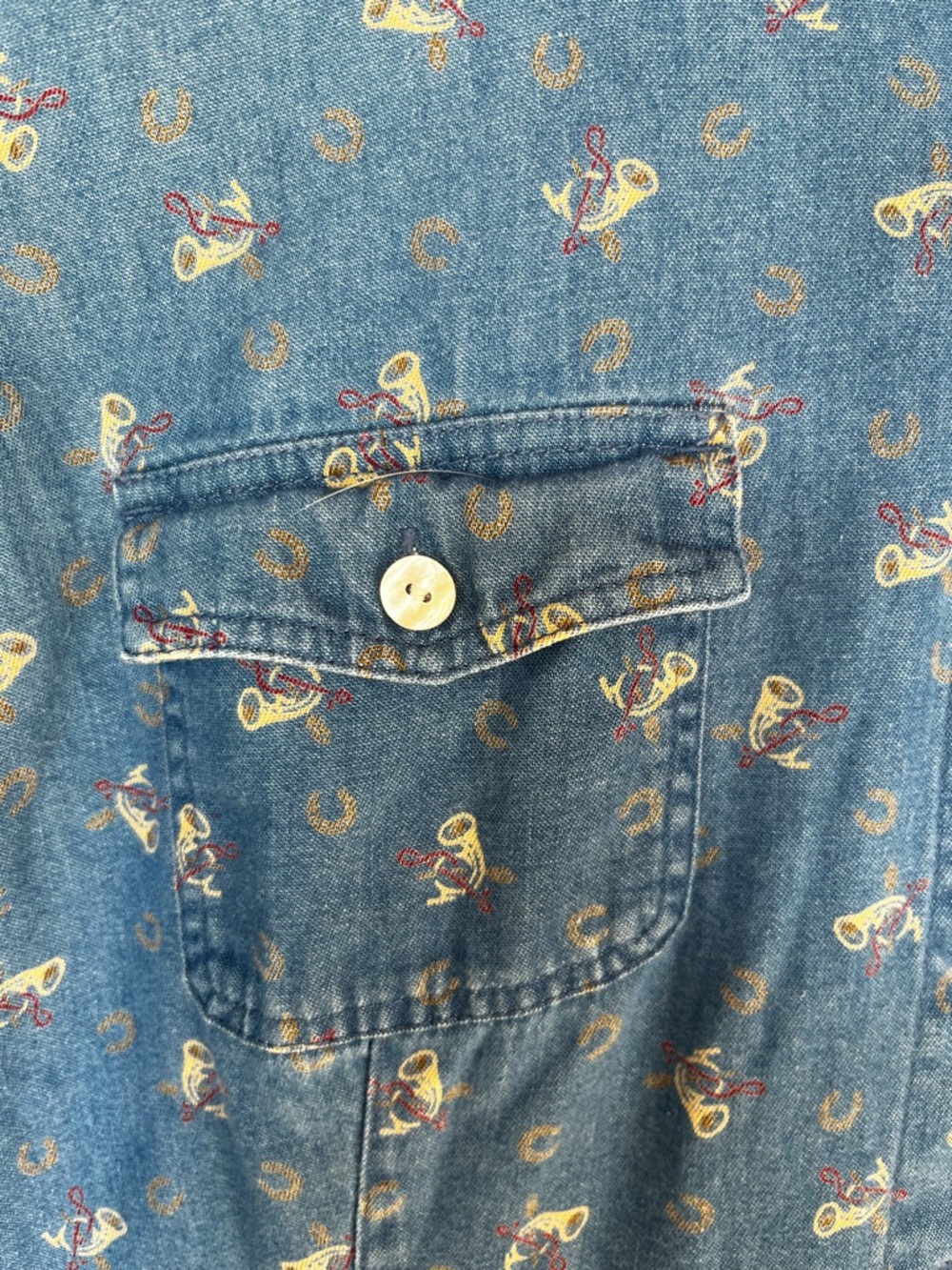 Liz Claiborne Petite Chambray Horseshoe Horn Print Button Down Med Petite - Picture 3 of 9